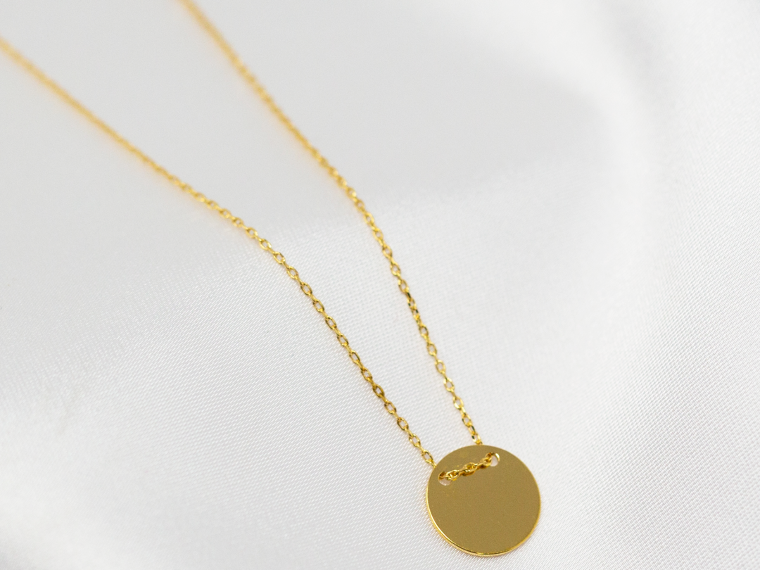 Collier Délicate 9 carats avec pastille