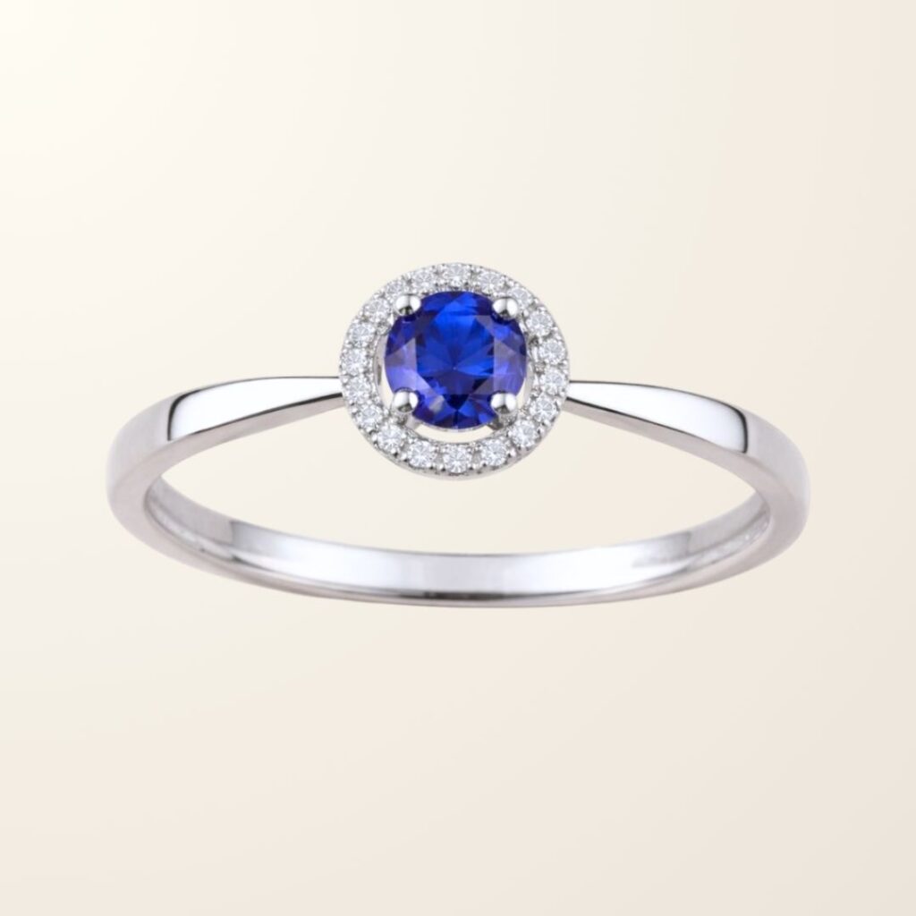 Bague Emma – Or blanc 9cts – Saphir & Oxydes