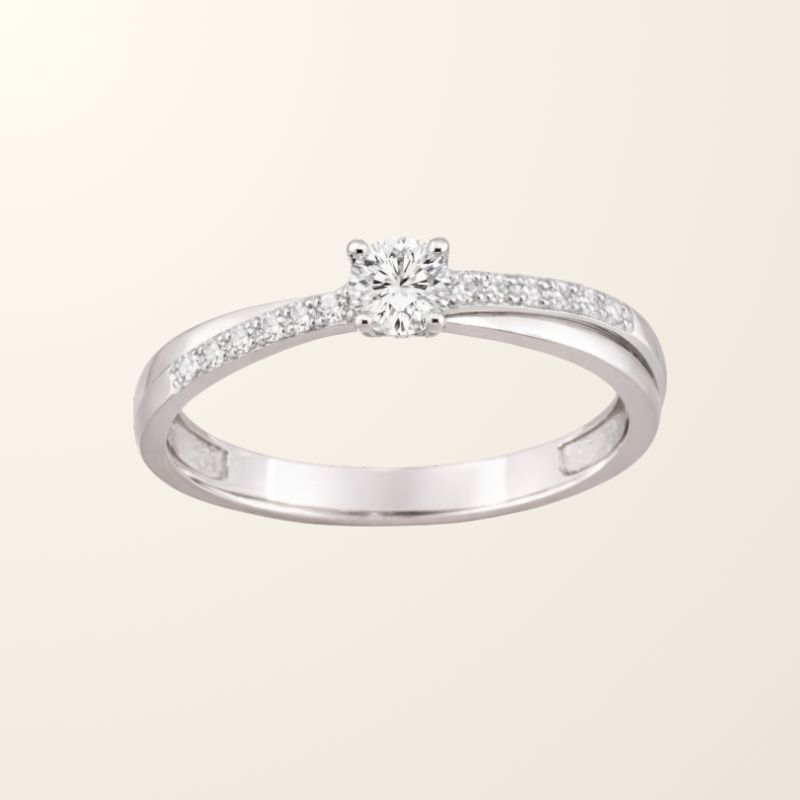 Solitaire accompagné Ava - Or blanc 9cts & Oxydes