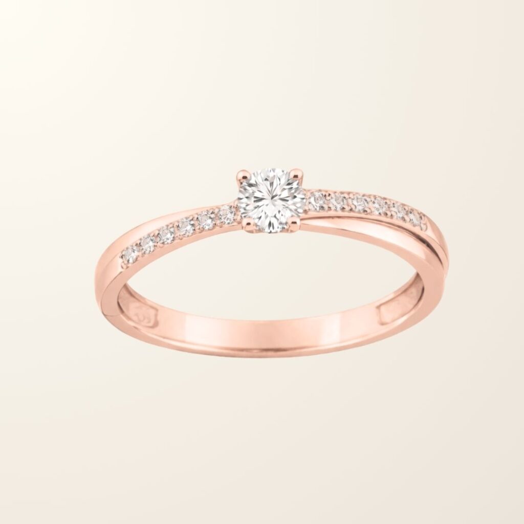Solitaire accompagné Ava – Or rose 9cts & Oxydes